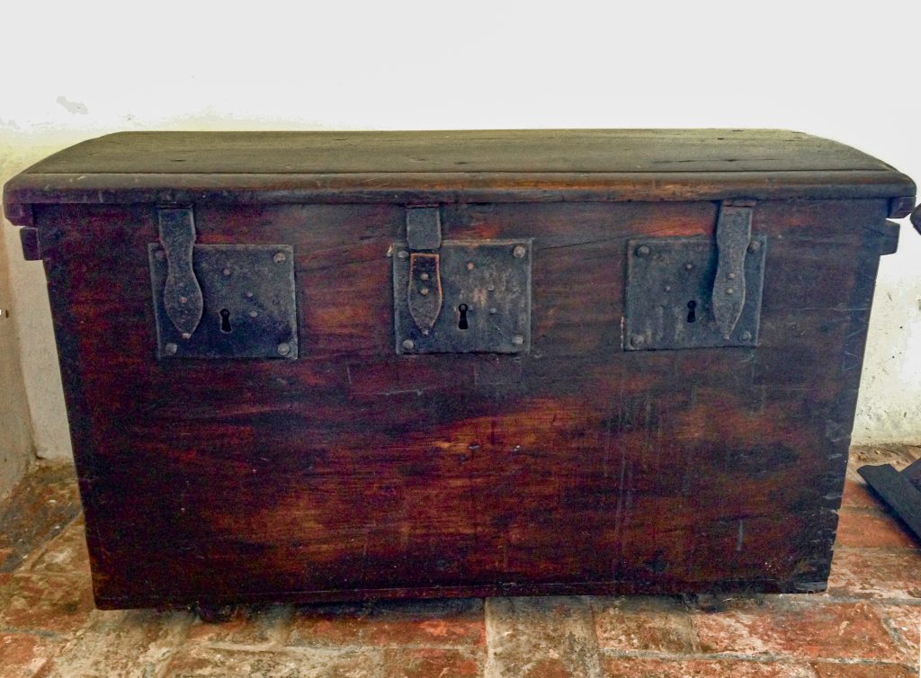 Eine Kiste mit drei Schlössern (arca de tres llaves) aus dem 17. Jh. Casa de Ponce de León, San Juan PR, Foto Vitus Huber.