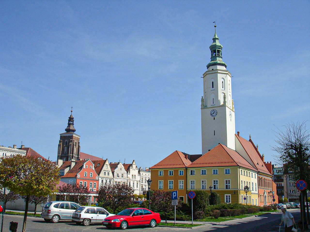 Fig. 6. Town hall in Namysłów (Silesia), the 14th c. tower. CC BY_SA 4.0. Photo by Efka de, CC BY-SA 2.5 , via Wikimedia Commons.